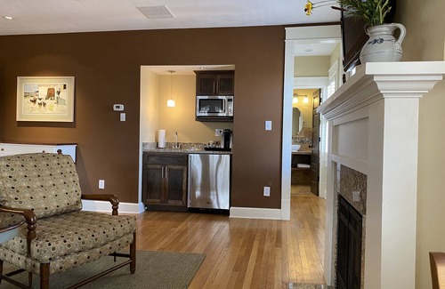 Bloomington Bed & Breakfast | Showers Inn