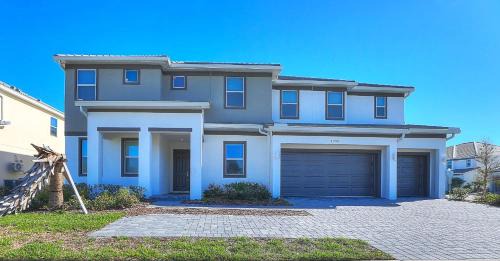 Kissimmee House | Showstopper 15BR Lakeside VillaTheater Spa