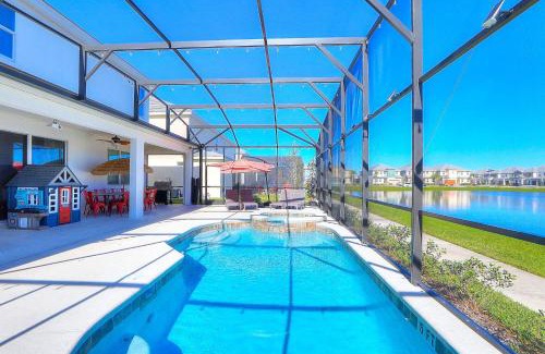 Kissimmee House | Showstopper 15BR Lakeside VillaTheater Spa
