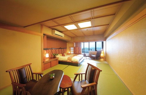 Nishiuracho House | shunkeiroman ginpaso