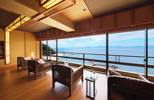 Nishiuracho House | shunkeiroman ginpaso