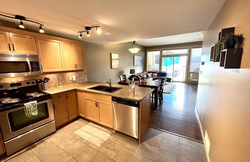 Scotch Creek House | Shuswap Lakeside Retreat - Waterfront - Shuswap Vacations and Sledding Accommodation
