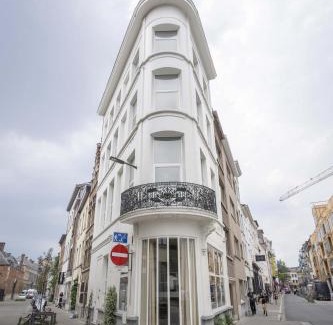 Antwerp House | SHWAY60 Family House