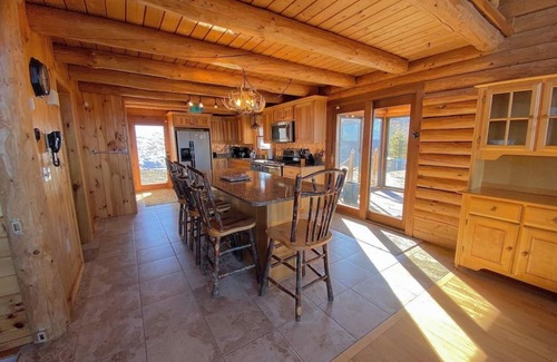 Dalton Cabin | SI Incredible Views from this log cabin with large deck, huge yard, fire pit, hot tub, dog friendly!