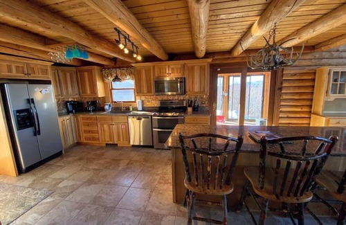 Dalton Cabin | SI Incredible Views from this log cabin with large deck, huge yard, fire pit, hot tub, dog friendly!