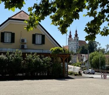 Tisina Hotel | Nastanitev NA GRIČU