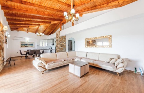 Borsh House | Siar | The Small Villa