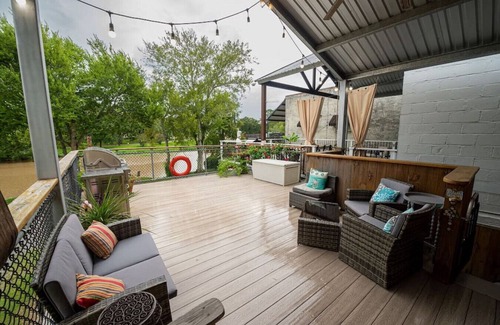 New Iberia House | Side-By-Side Both Places, Groups Can Spend More Time Together!