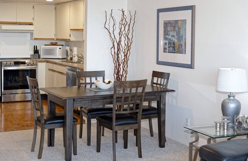 Booktown Condo | Sidney BC - Amazing Ocean-view Snowbird Seasonal - 4 Months Minimum !
