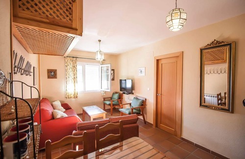 Pradollano Apartment | Sierra Nevada Apartament: along the chair lift, sunny, with a swimming pool