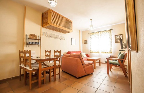 Pradollano Apartment | Sierra Nevada Apartament: along the chair lift, sunny, with a swimming pool