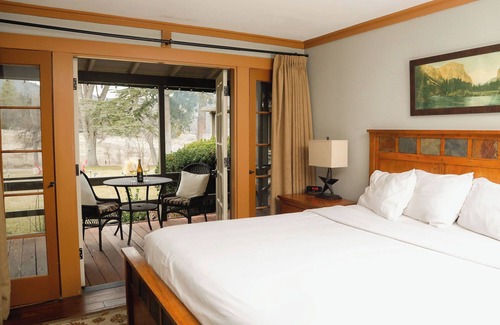 Yosemite Forks Hotel | Sierra Sky Ranch