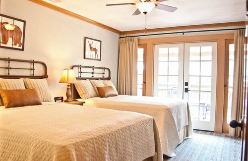 Yosemite Forks Hotel | Sierra Sky Ranch