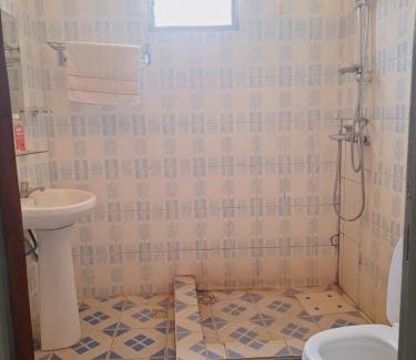 Kinazi House | Siffler sur la Colline