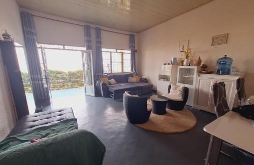 Kinazi House | Siffler sur la Colline