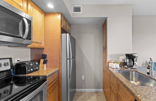 Tavernier Apartment | Signature 2BR Ocean View! Private Beach, Pool & Hot Tub, Tennis Courts!