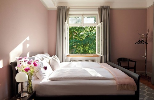 District 8 House | Signau House & Garden