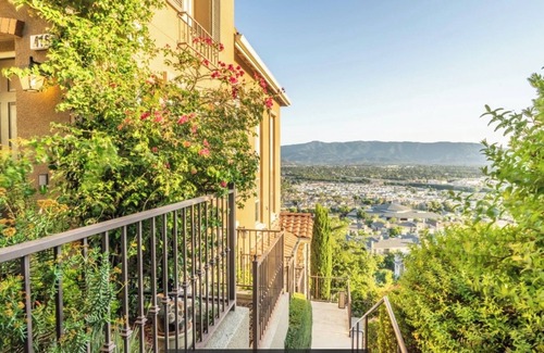 Communications Hill House | Silicon Valley Private Bedroom/Bathroom with View