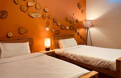 Gulmit Hotel | Silk Route Lodge - Hunza