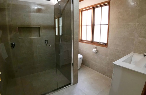 Vacy Cabin | Silkwood Spa Lodge - secluded and private retreat for 1 to 2 couples.