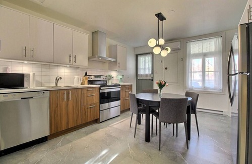 Sainte-Foy-Sillery-Cap-Rouge Apartment | Sillons de Maguire modern renovated apartment with parking