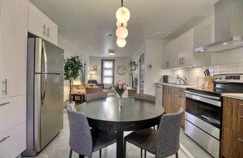 Sainte-Foy-Sillery-Cap-Rouge Apartment | Sillons de Maguire modern renovated apartment with parking