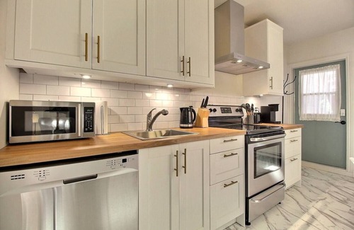 Sainte-Foy-Sillery-Cap-Rouge Apartment | Sillons de Maguire chic renovated apartment with parking