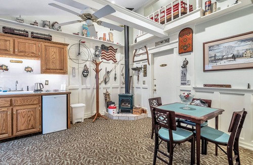 Clarks Summit House | Silo Suite - Red Barn Village