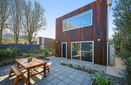 Warrnambool House | Silver Ball Retreat