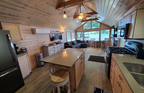 Perry Cottage | Silver Lake Luxury close to Letchworth State Park