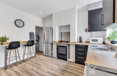 Church Gresley House | Silver Stag Properties, Newly Renovated 2 BR House