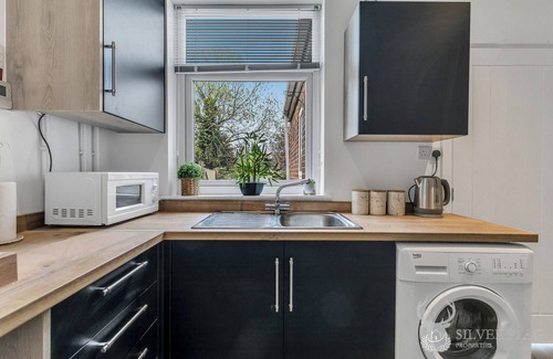 Church Gresley House | Silver Stag Properties, Newly Renovated 2 BR House