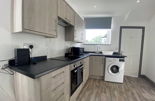 Church Gresley House | Silver Stag Properties, Ensuite Bedrooms w/Kitchen