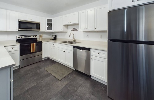 Kellogg Condo | Silver Strike Condo #4 Amazing location! Walking Distance to Amenities.