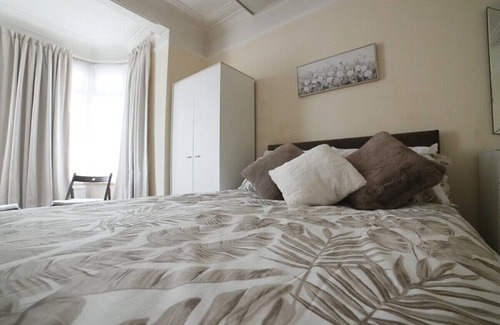 Westcliff-on-Sea House | Silverdale House