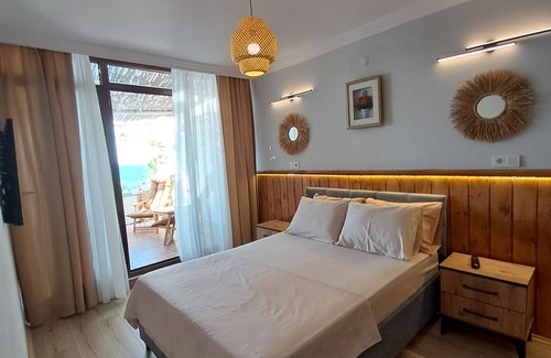 Cinarcik Hotel | Simirna Sahil Otel