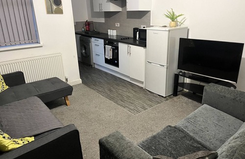 Stoke-on-Trent Apartment | Simple and sweet, Flat on Lewis Street (1 BR)
