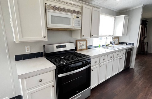 West Monroe House | Simple city Mid term stay. Close to West Monroe sports complex & IKE Hamilton