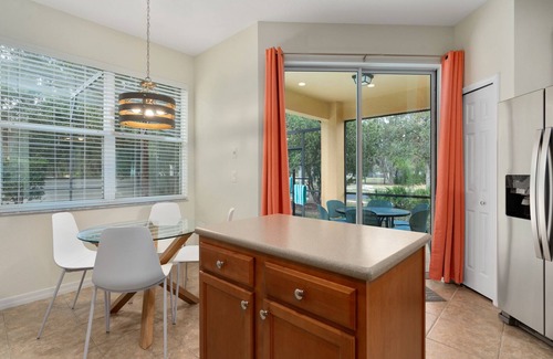 Veranda Palms House | Simple Clean Comfortable, Sleeps 8, Private Pool, Close to Disney!