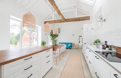 Reydon House | Simple Coastal Luxury near Southwold sleeps 10