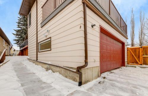Northwest Calgary Apartment | Simplistic 2BR Suite near Nose Hill & Airport