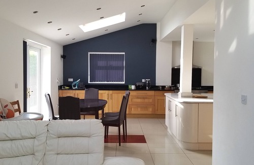 Weaverham House | Simply 6 beds house, free parking