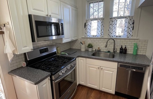 Quincy House | Simply Charming Cottage