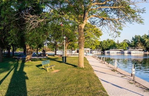 Smiths Falls Apartment | Simply Comfort. Rideau Comfort 1Br Apartment Free Parking