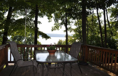 Lansing House | Simply Irresistible Cayuga Waterfront Lakehouse Near Colleges
