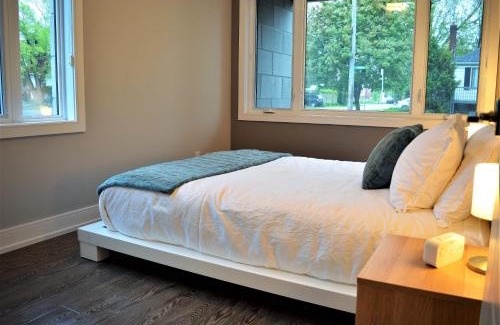 Ottawa Division Apartment | Simply Luxury Stays