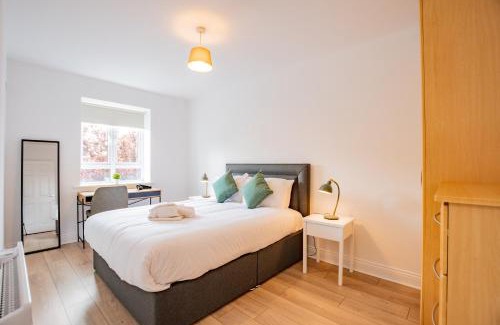 Galway City Centre Apartment | Simply Stunning 3 Bed Apartment with Free Parking