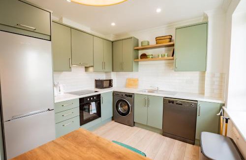 Galway City Centre Apartment | Simply Stunning 3 Bed Apartment with Free Parking