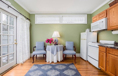 Simsbury Center Bed & Breakfast | Simsbury 1820 House
