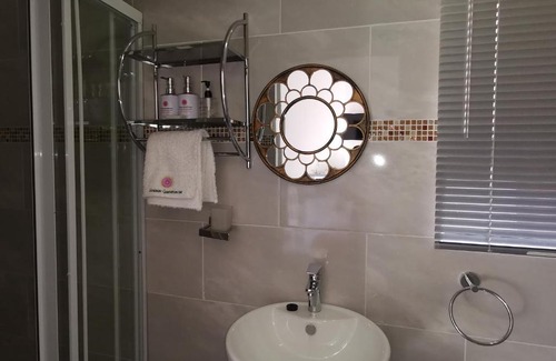Three Rivers House | Sinesan Guesthouse